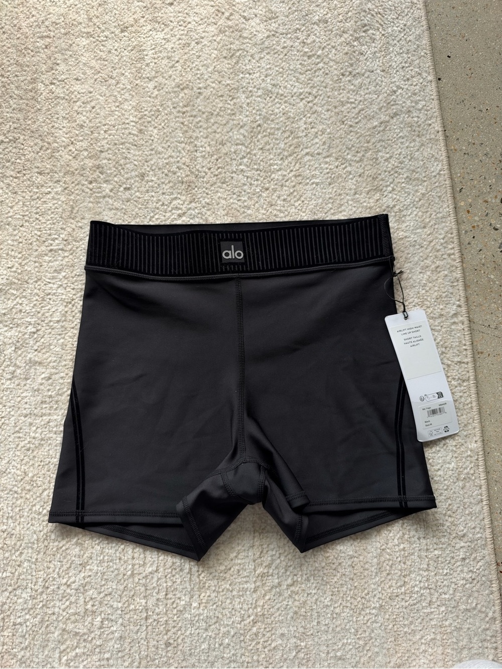 ALO Yoga Black line up Shorts